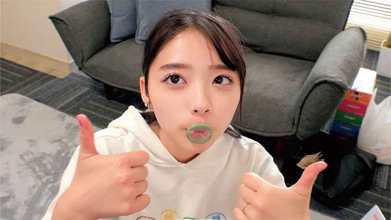 ノーハンドでお口でコンドームをつけてくれるドスケベ人妻えまさん 二葉エマ